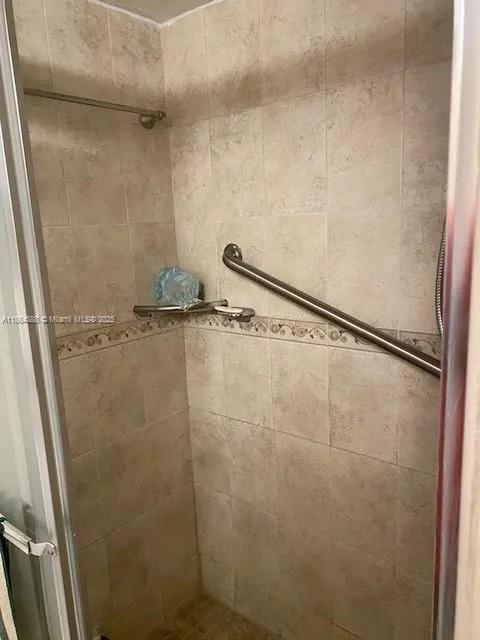 286 Racquet Club Rd, #201