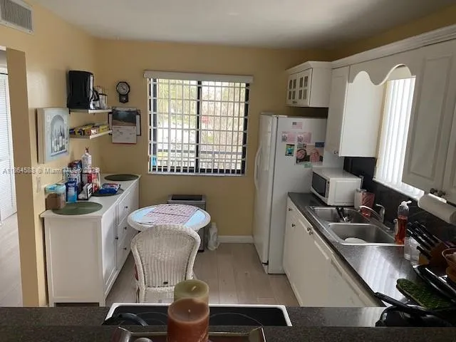 286 Racquet Club Rd, #201