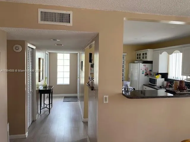 286 Racquet Club Rd, #201