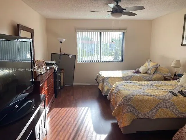 286 Racquet Club Rd, #201