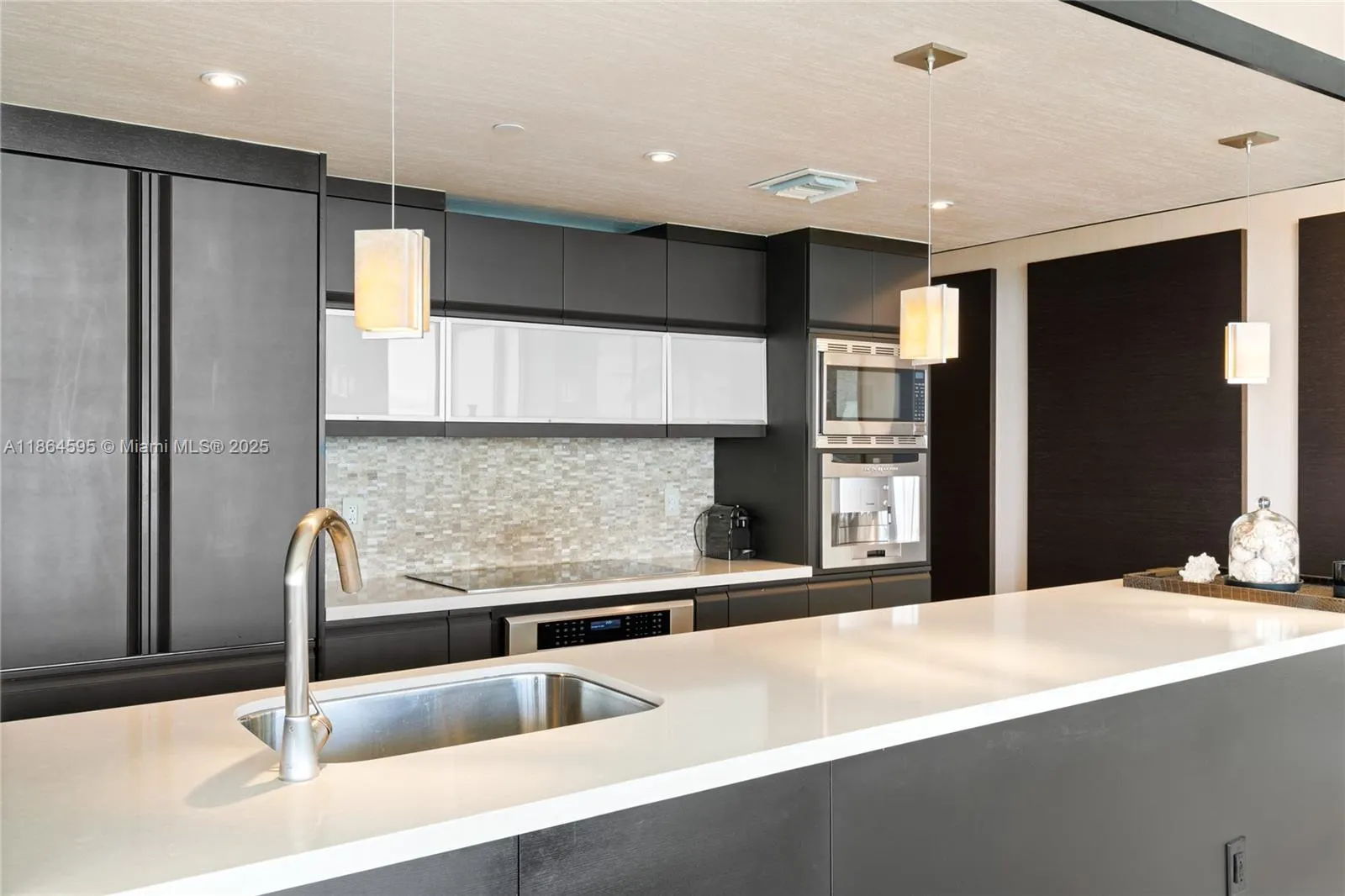 5875 Collins Ave, #1902