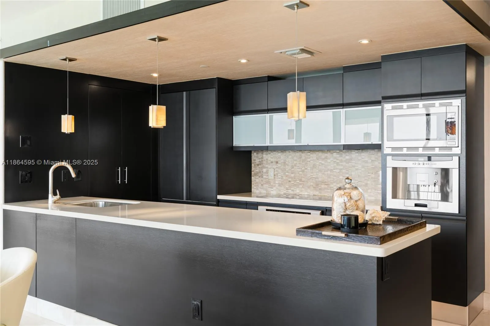 5875 Collins Ave, #1902