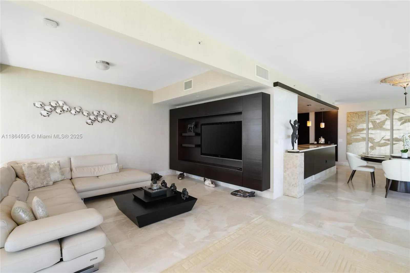 5875 Collins Ave, #1902