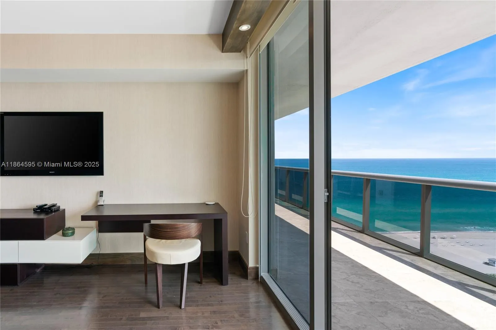 5875 Collins Ave, #1902