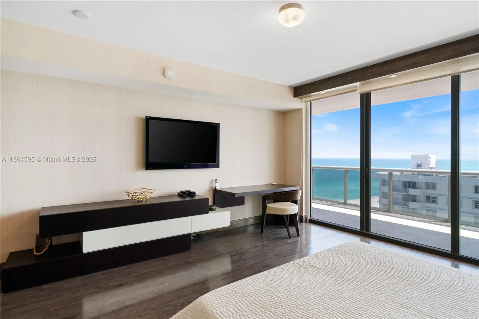 5875 Collins Ave, #1902