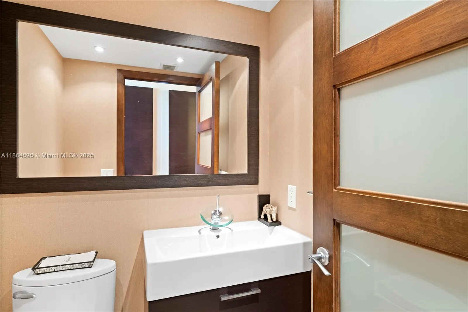 5875 Collins Ave, #1902
