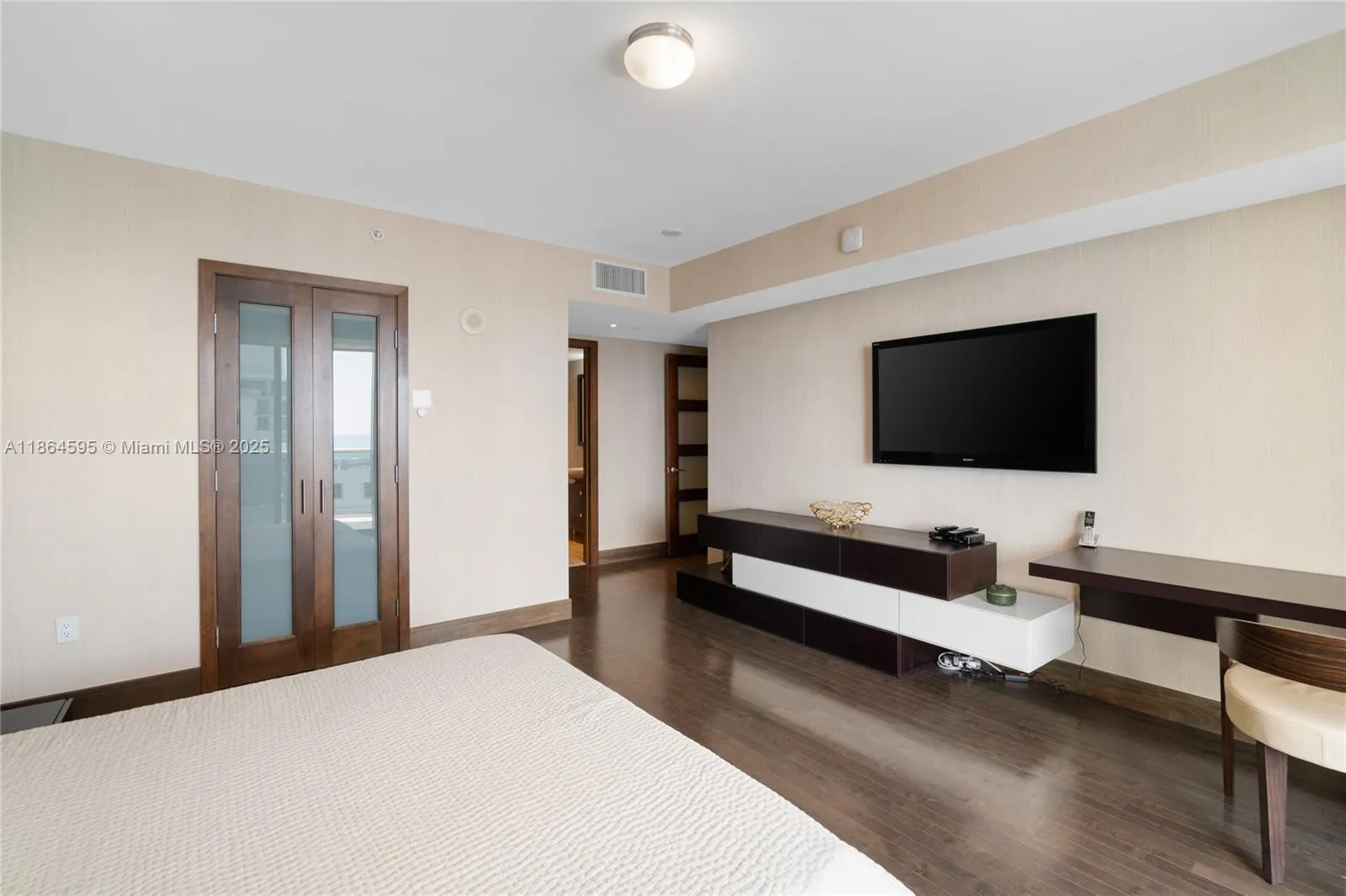 5875 Collins Ave, #1902
