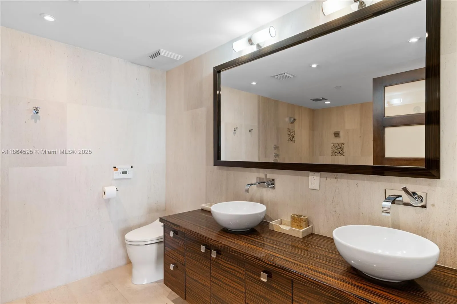 5875 Collins Ave, #1902