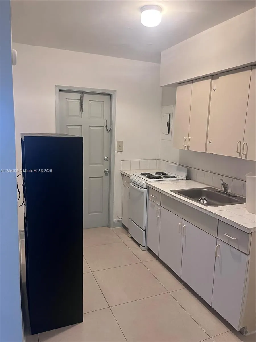 250 NE 76 st, #3