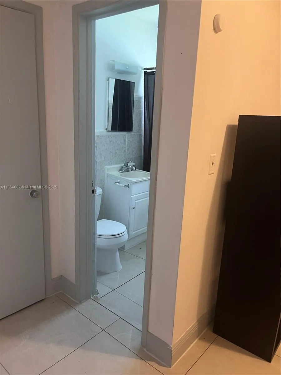 250 NE 76 st, #3