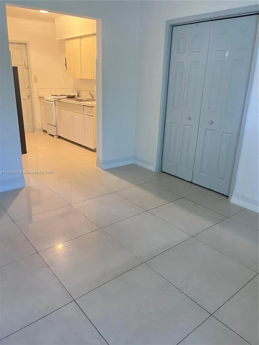 250 NE 76 st, #3