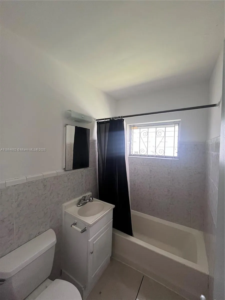 250 NE 76 st, #3