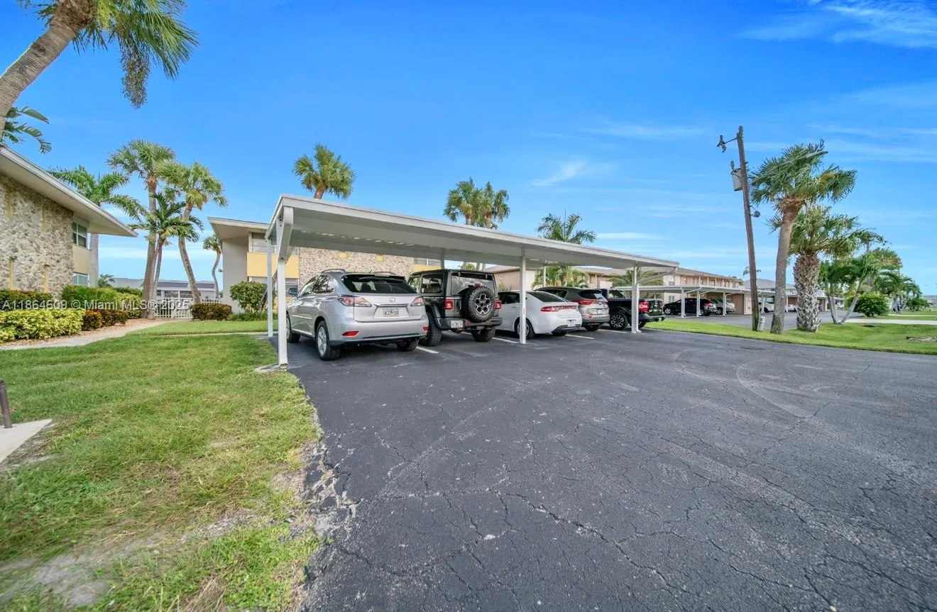 4613 SE 5TH AVE, #B210