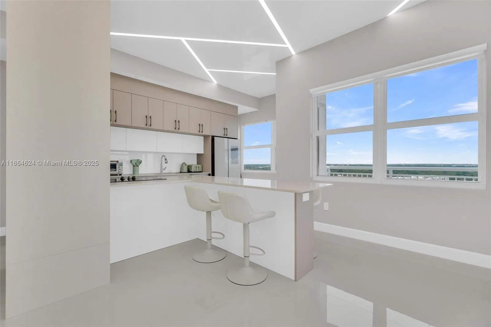 18011 Biscayne Blvd, #PH04
