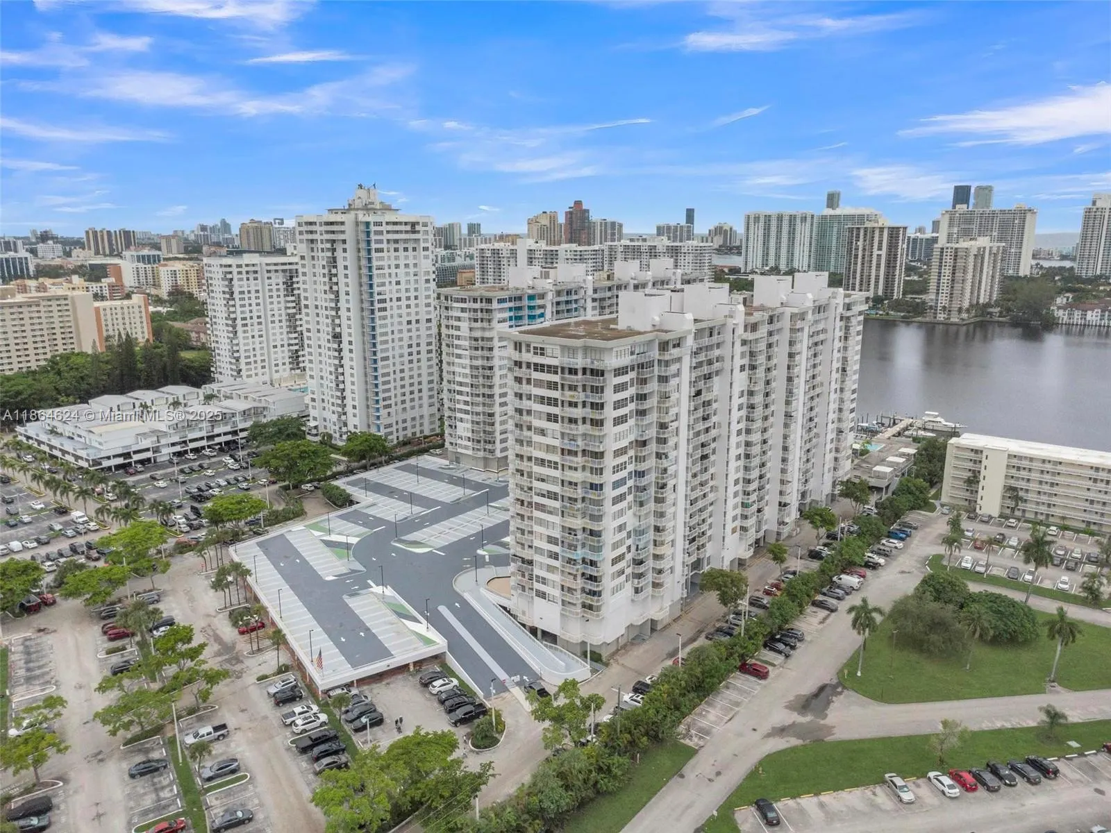 18011 Biscayne Blvd, #PH04
