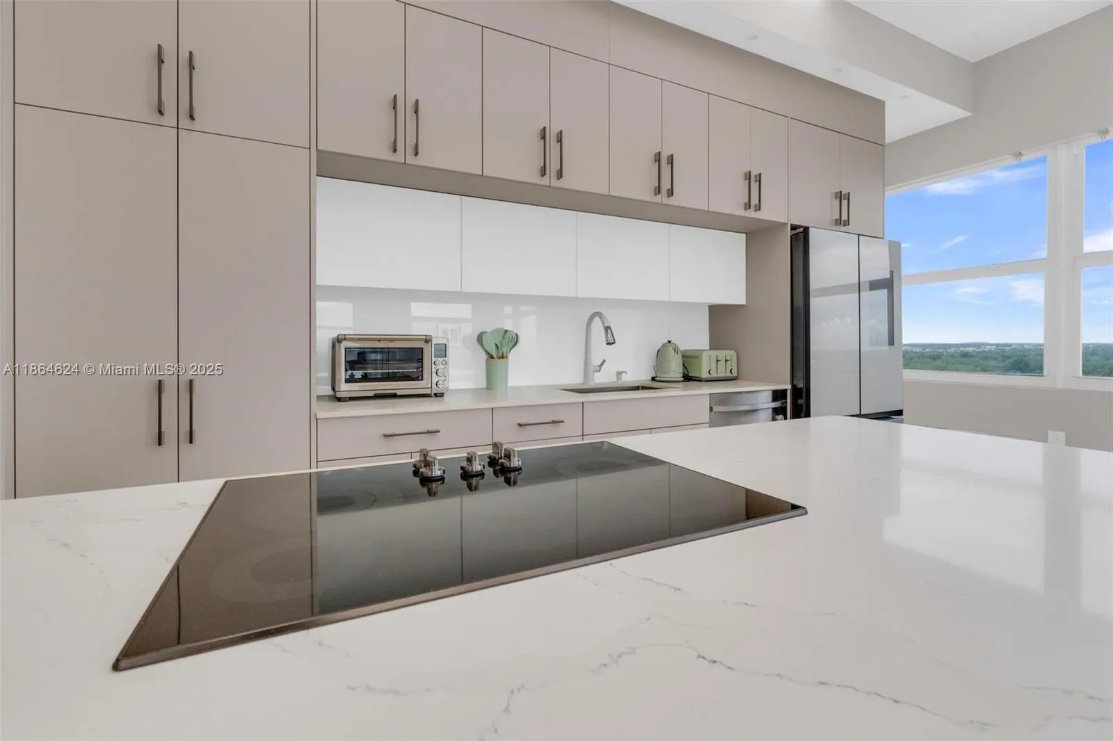 18011 Biscayne Blvd, #PH04