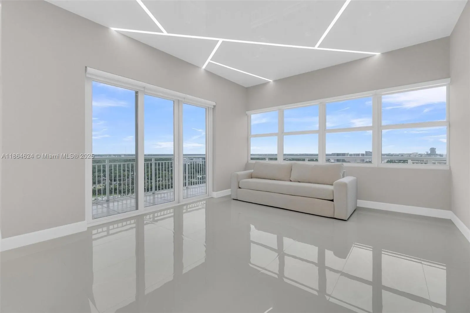 18011 Biscayne Blvd, #PH04