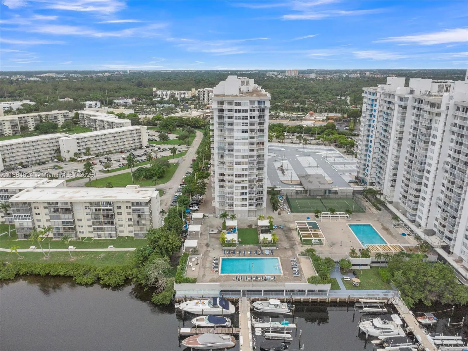 18011 Biscayne Blvd, #PH04