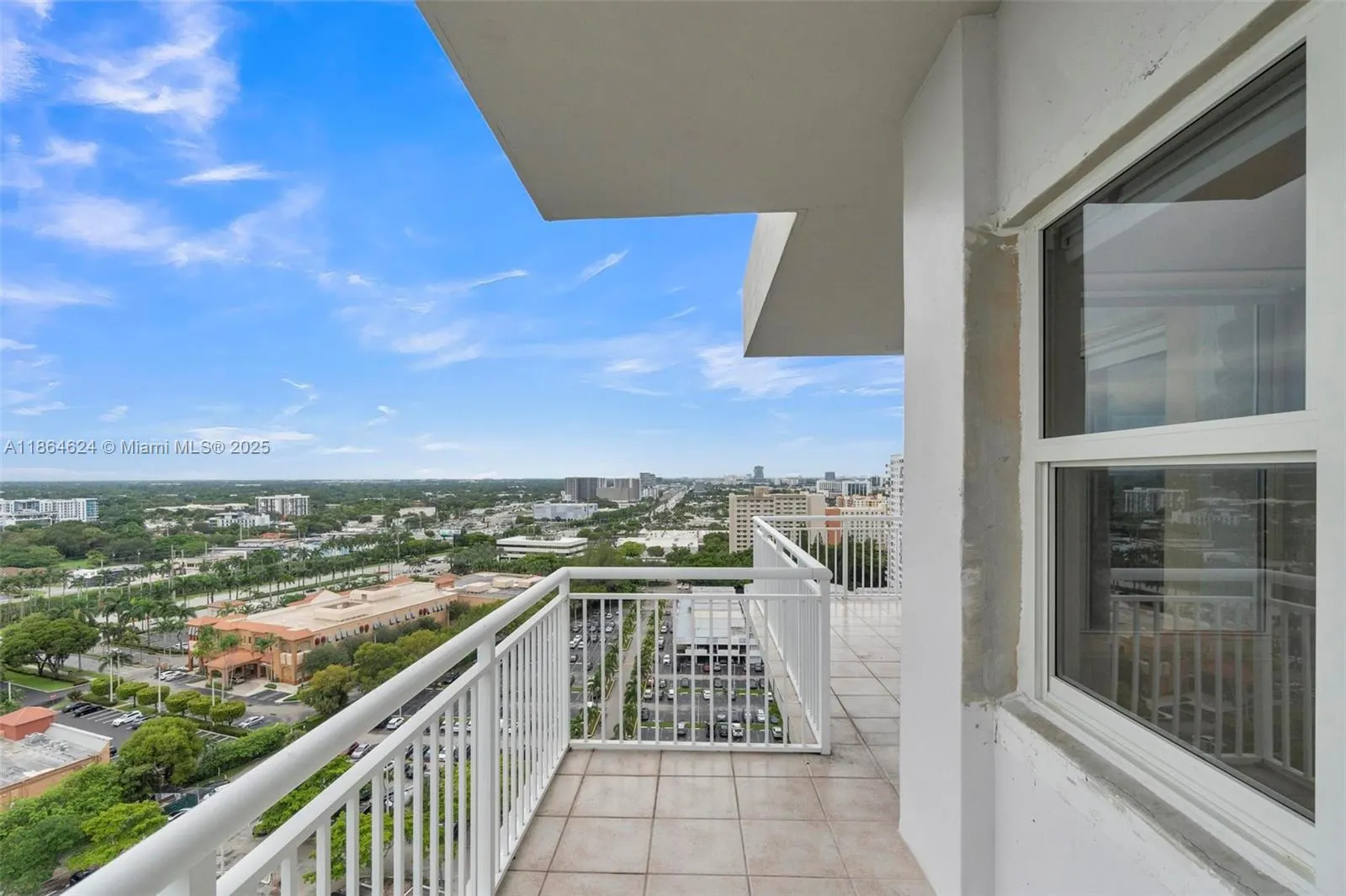 18011 Biscayne Blvd, #PH04