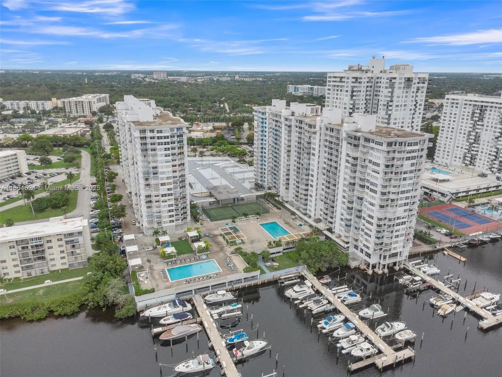 18011 Biscayne Blvd, #PH04