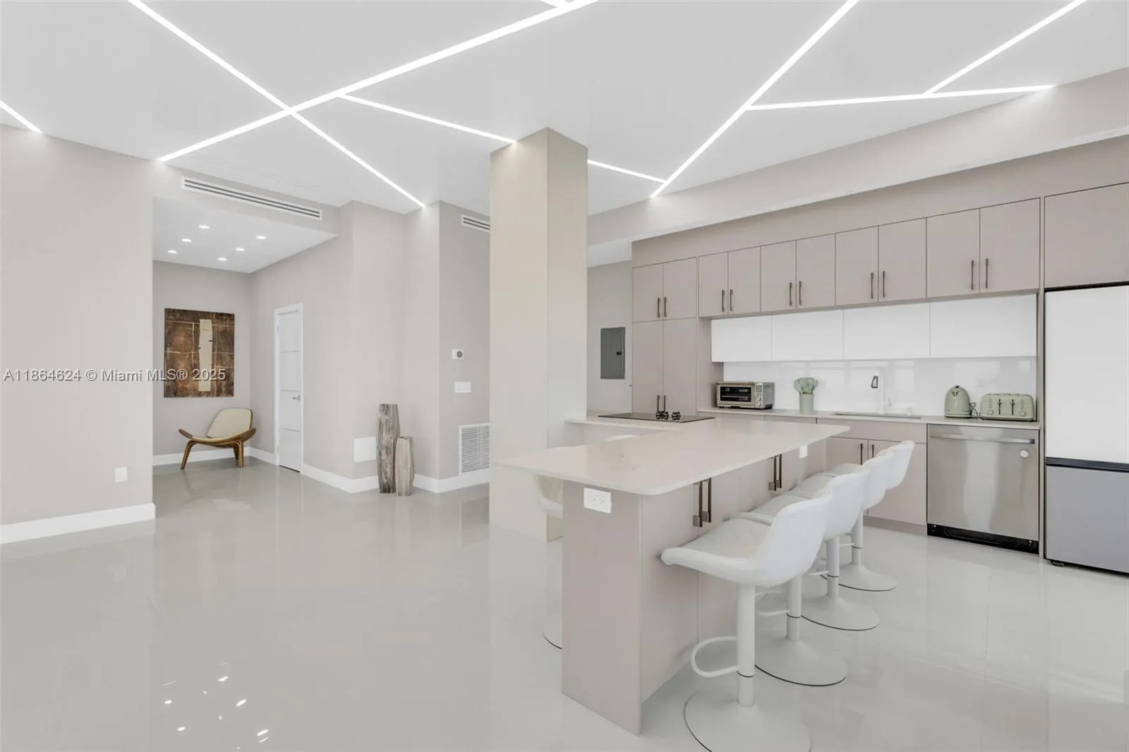 18011 Biscayne Blvd, #PH04