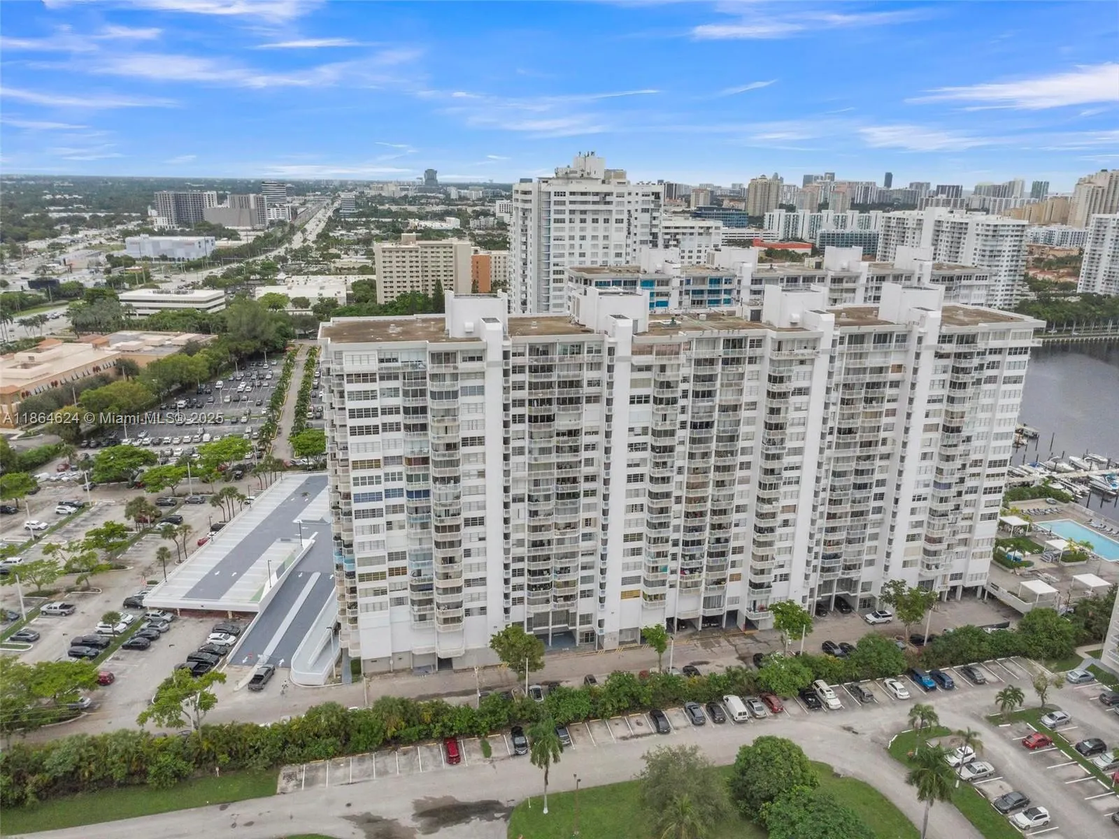 18011 Biscayne Blvd, #PH04