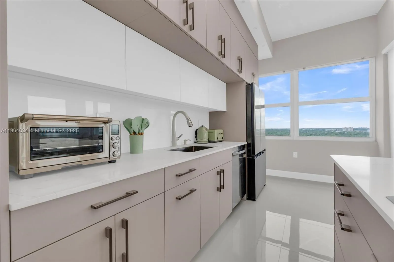 18011 Biscayne Blvd, #PH04