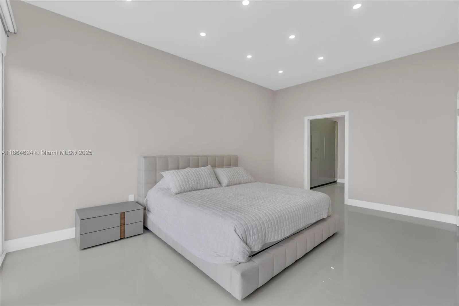 18011 Biscayne Blvd, #PH04