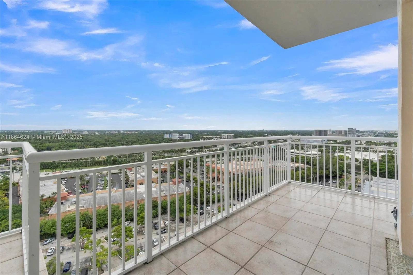 18011 Biscayne Blvd, #PH04