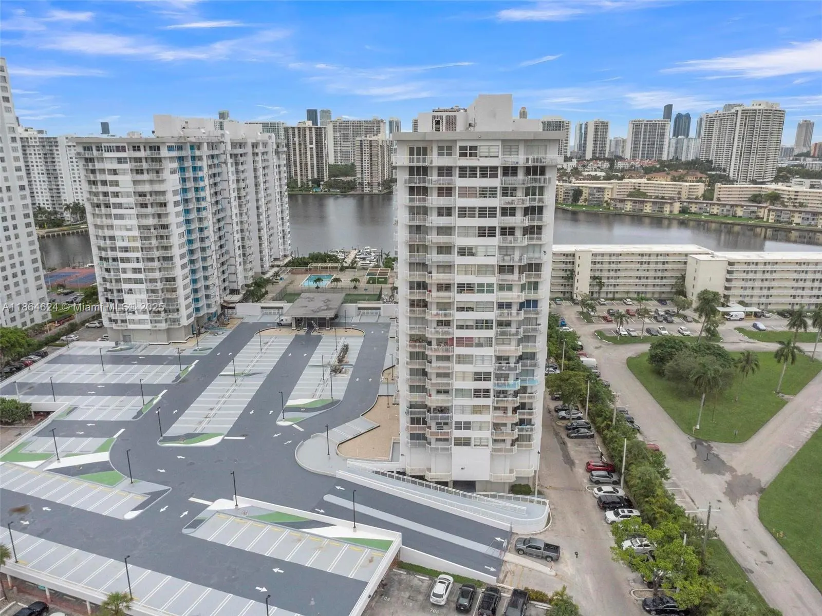 18011 Biscayne Blvd, #PH04