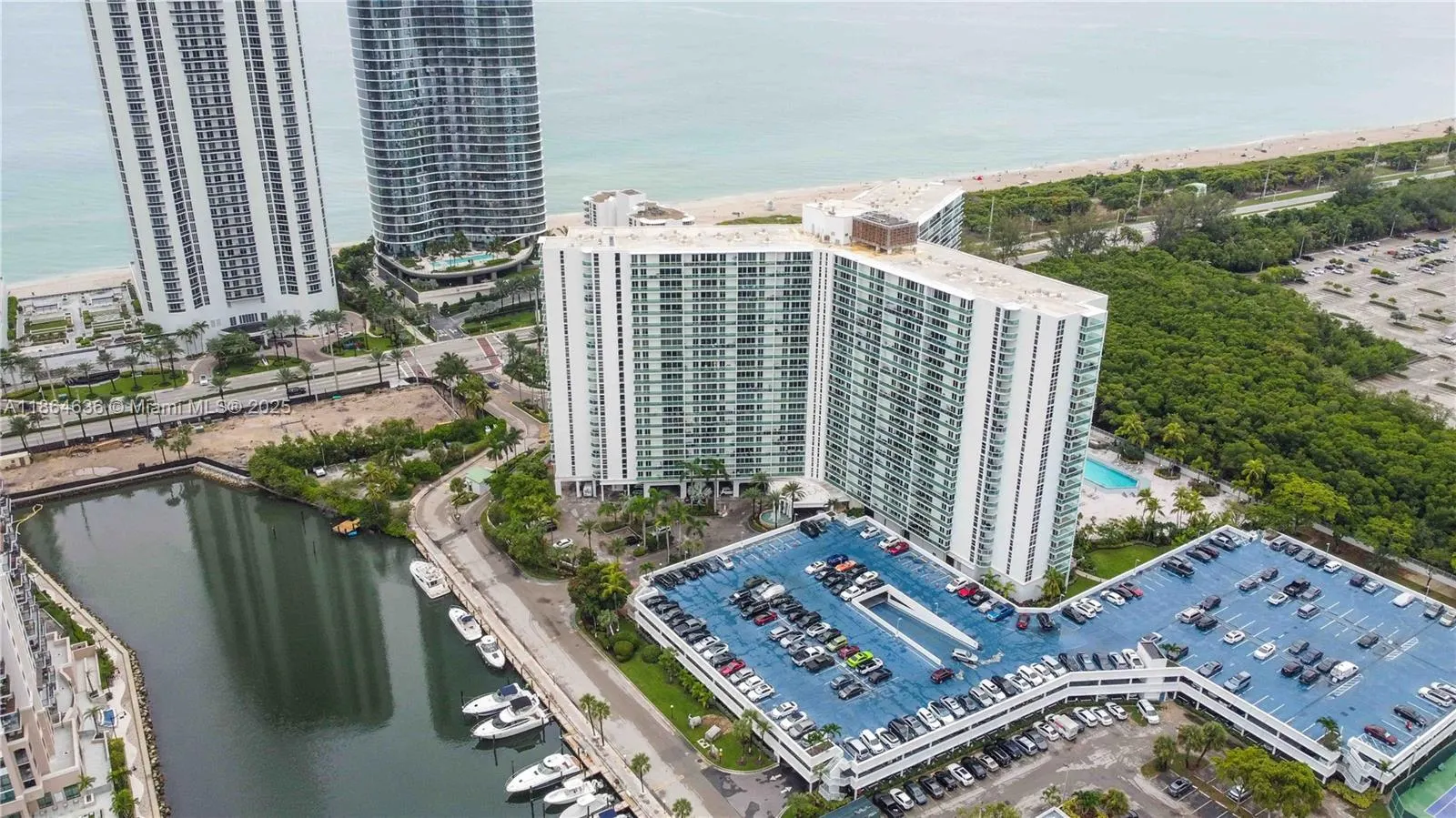 100 Bayview Dr, #2014