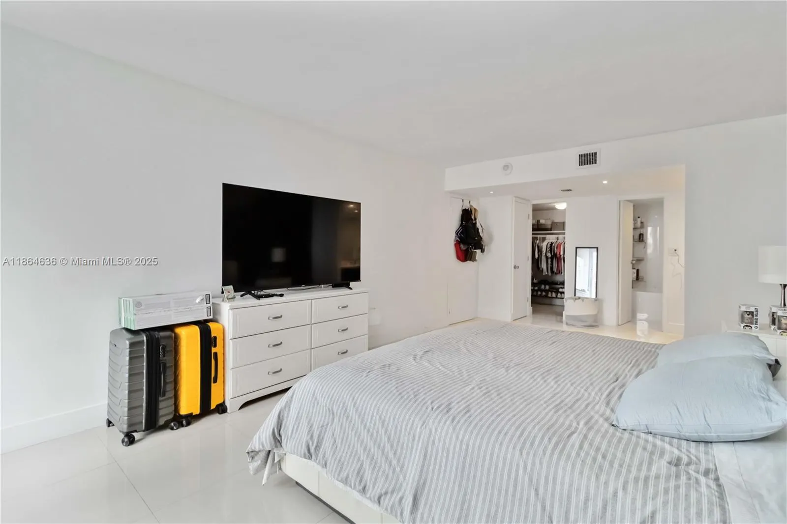 100 Bayview Dr, #2014
