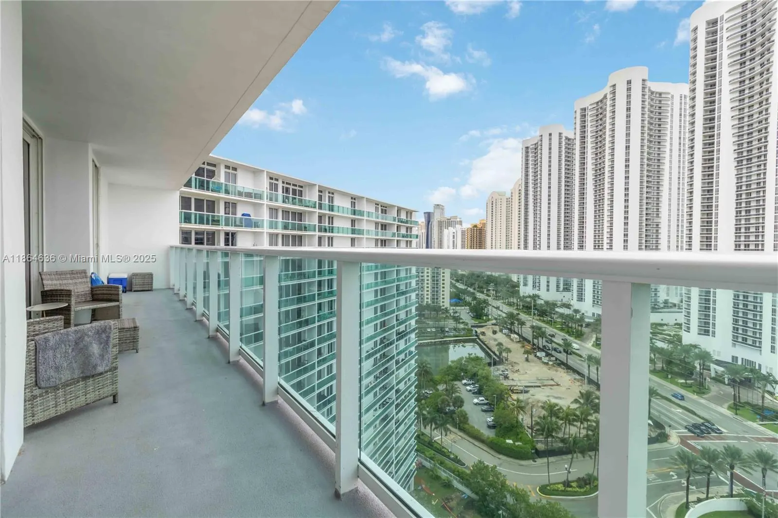 100 Bayview Dr, #2014