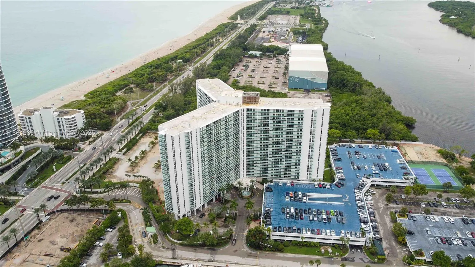 100 Bayview Dr, #2014
