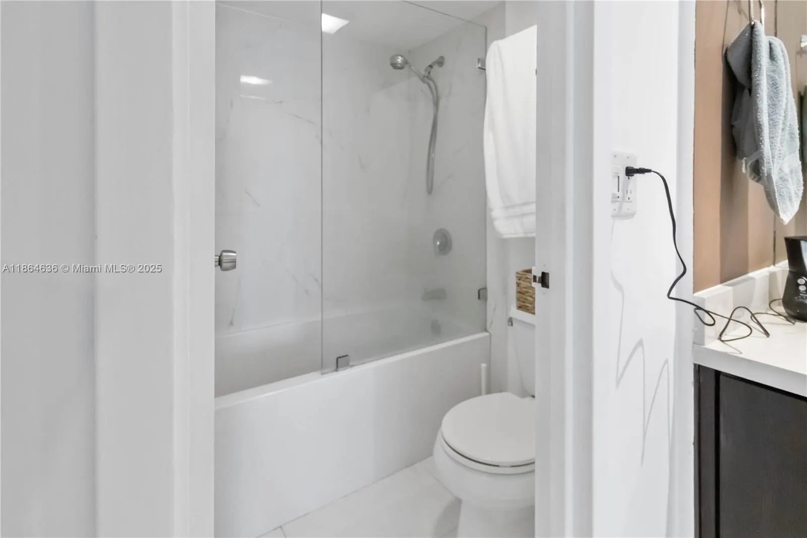 100 Bayview Dr, #2014