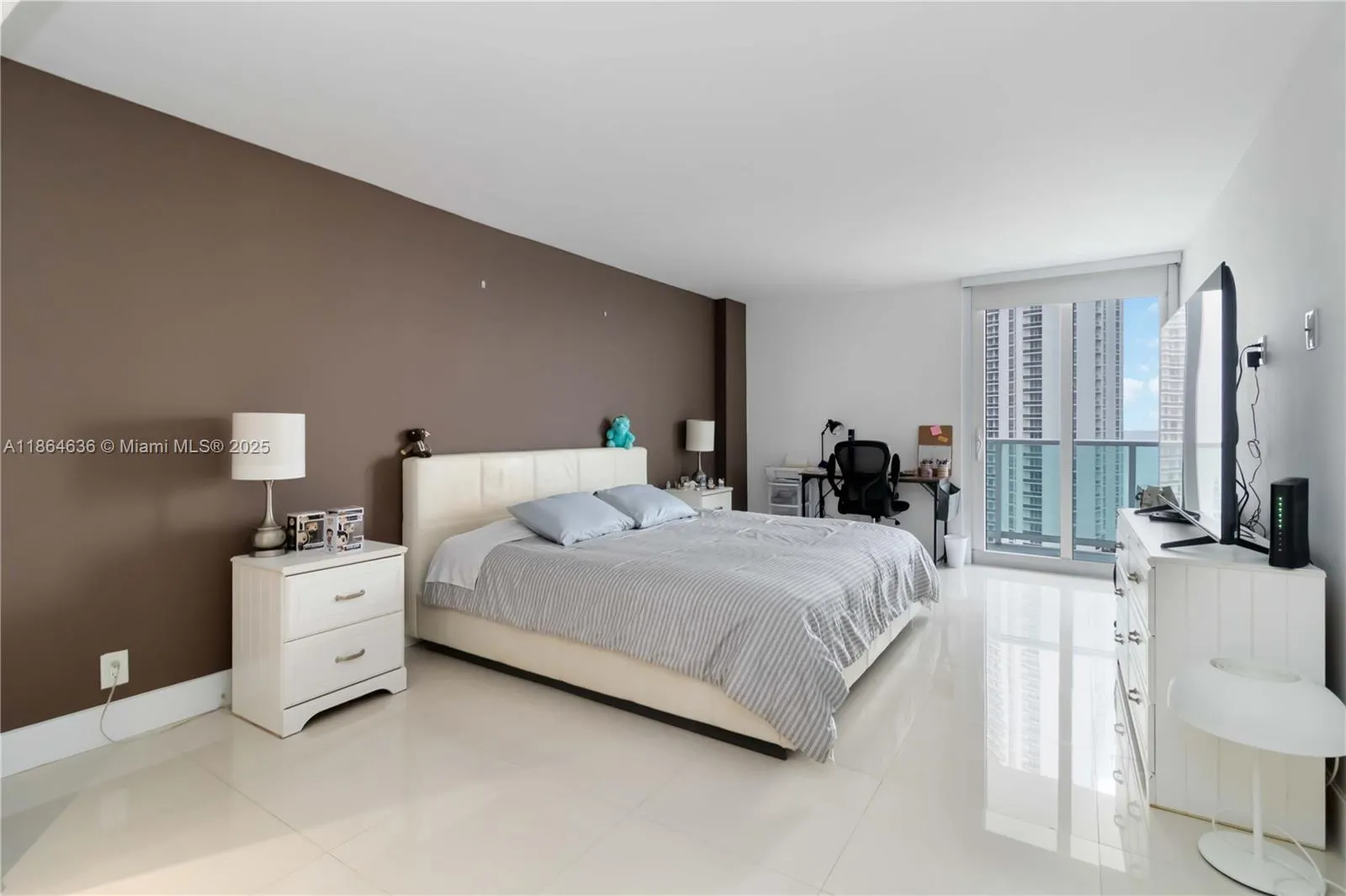 100 Bayview Dr, #2014