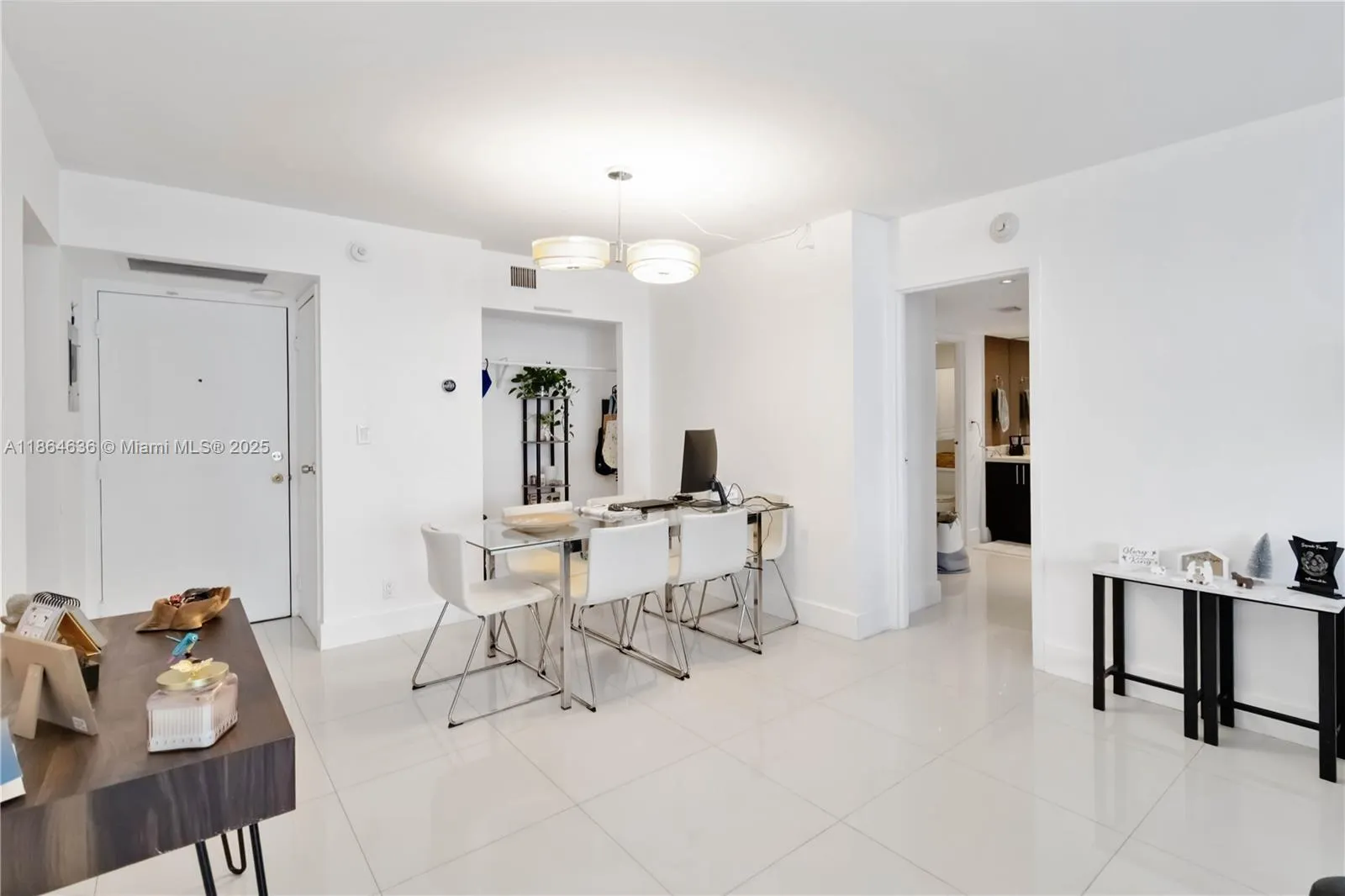 100 Bayview Dr, #2014
