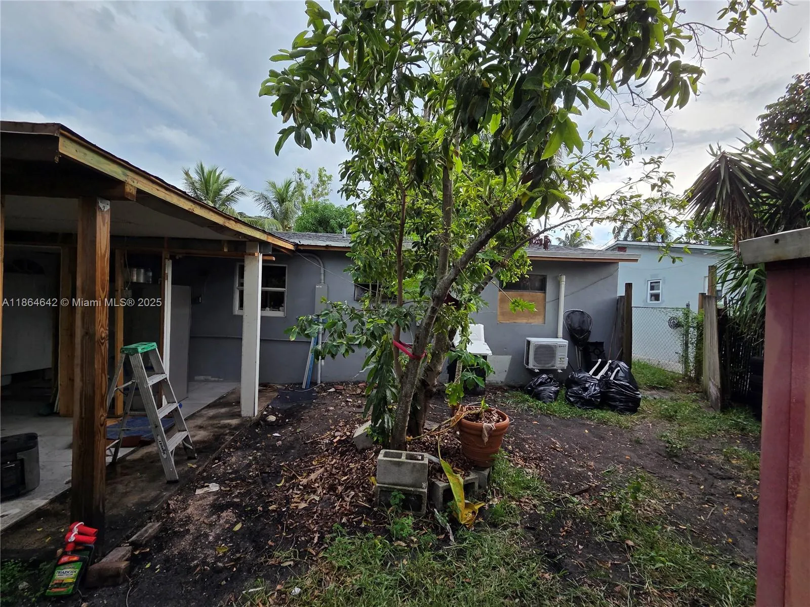 3433 SW 12th Pl
