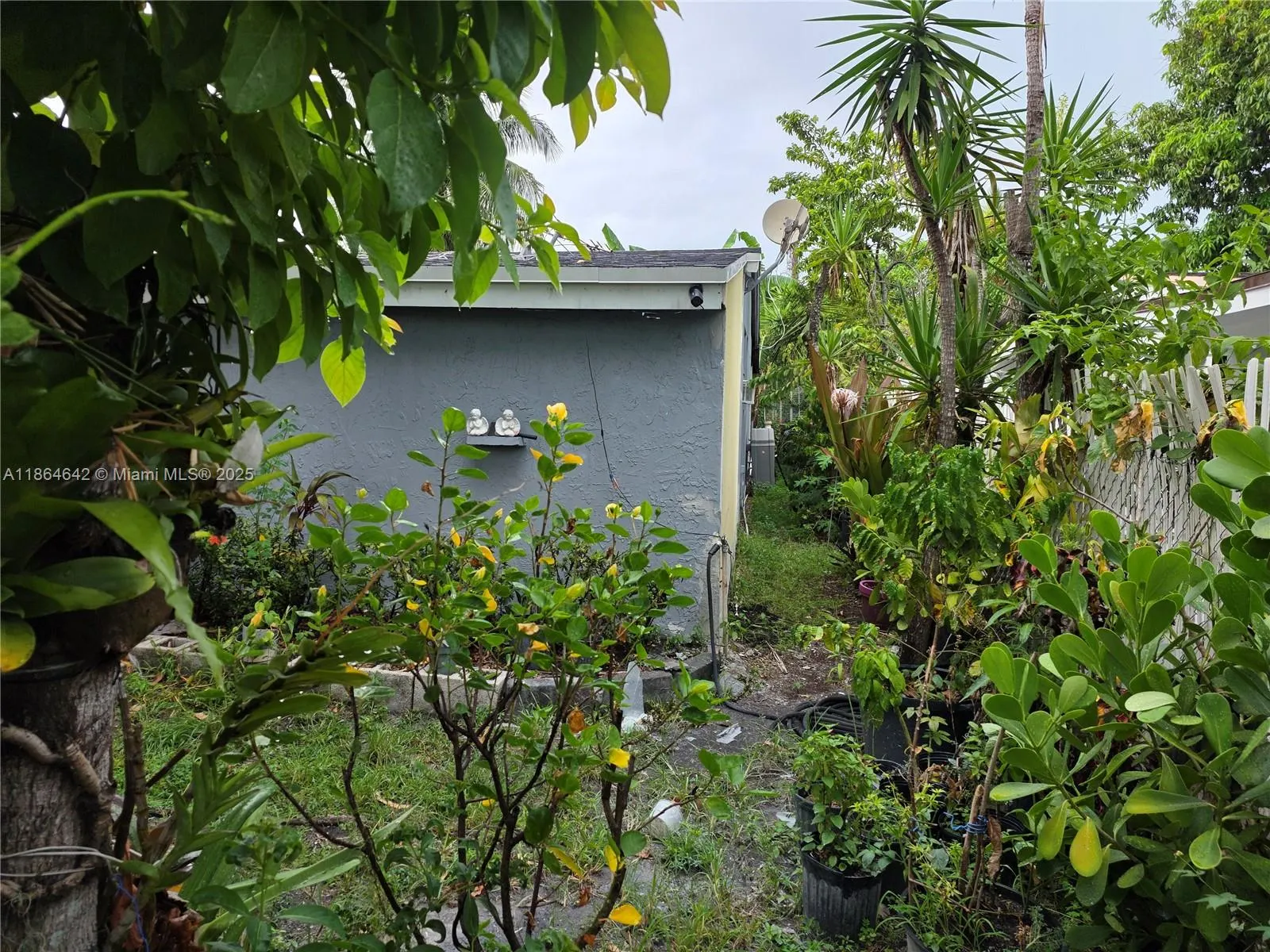 3433 SW 12th Pl