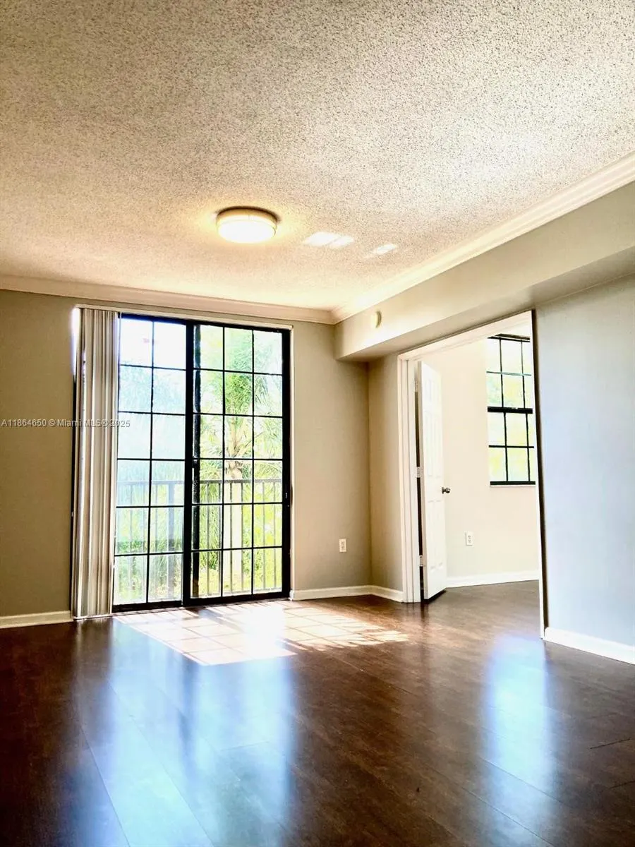1919 Van Buren St, #321A
