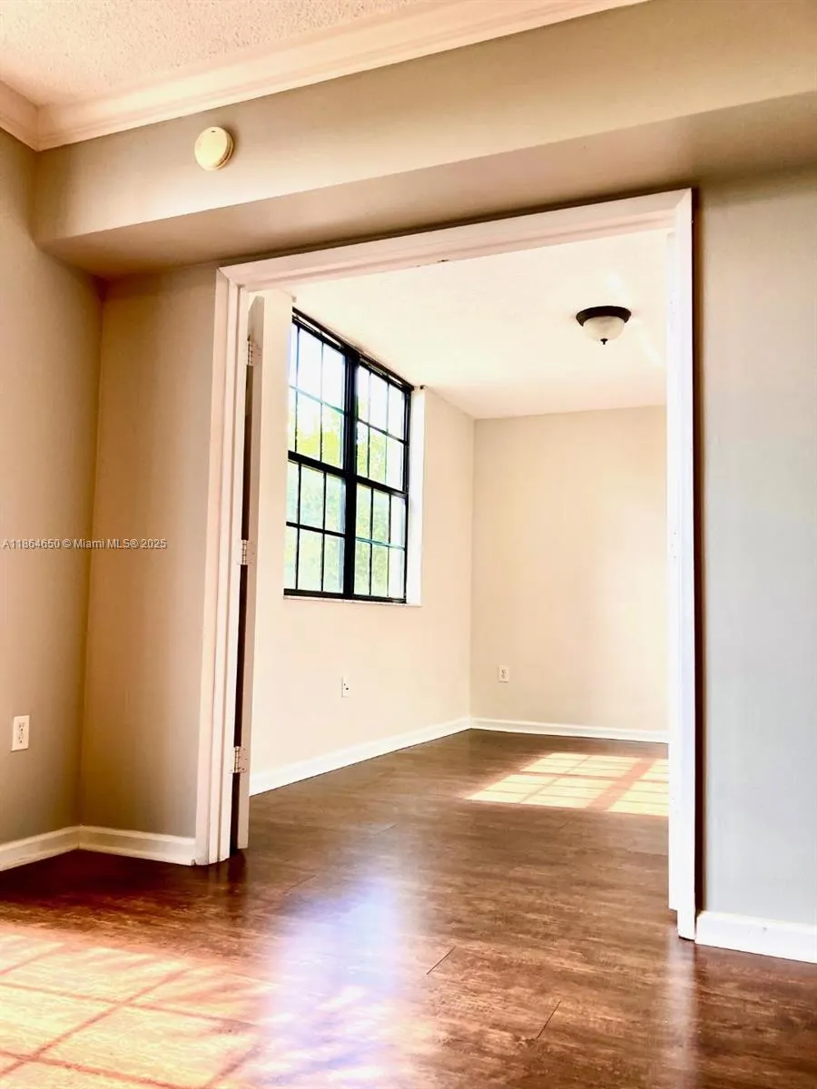 1919 Van Buren St, #321A