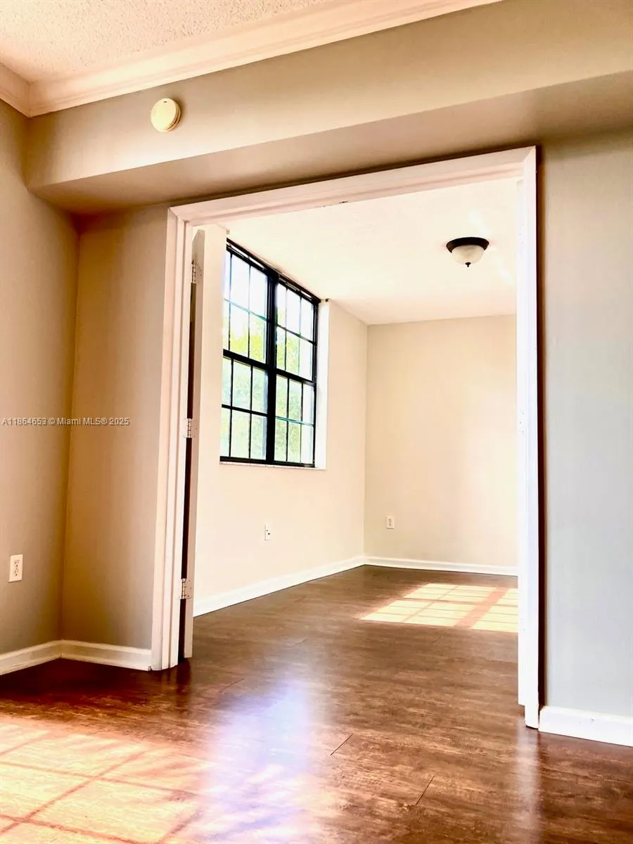 1919 Van Buren St, #321A