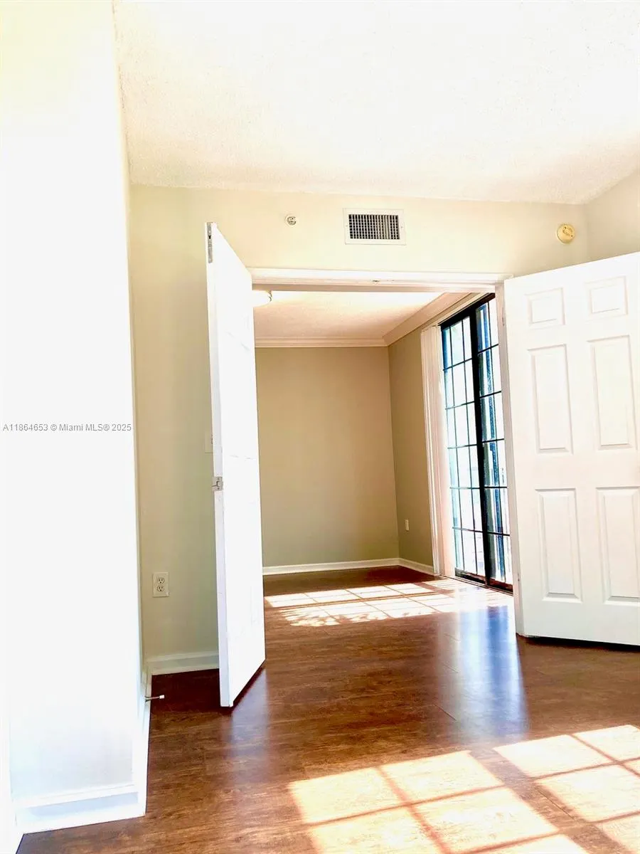 1919 Van Buren St, #321A