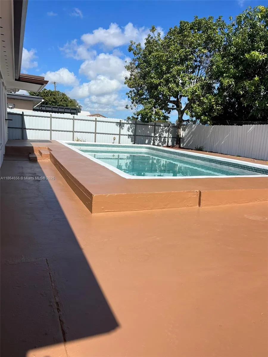 2601 Acapulco Dr