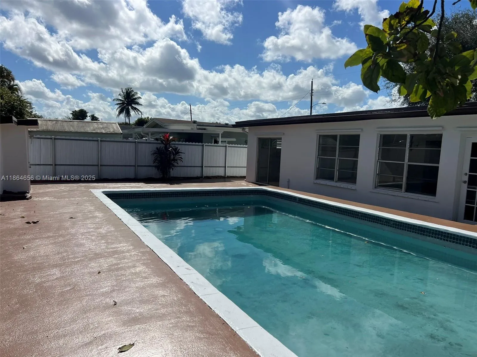 2601 Acapulco Dr
