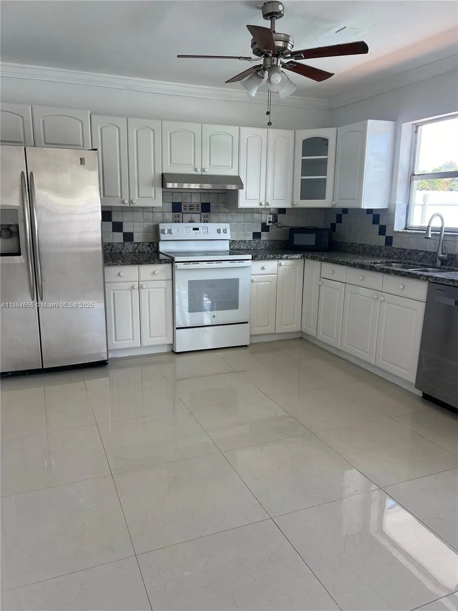 2601 Acapulco Dr