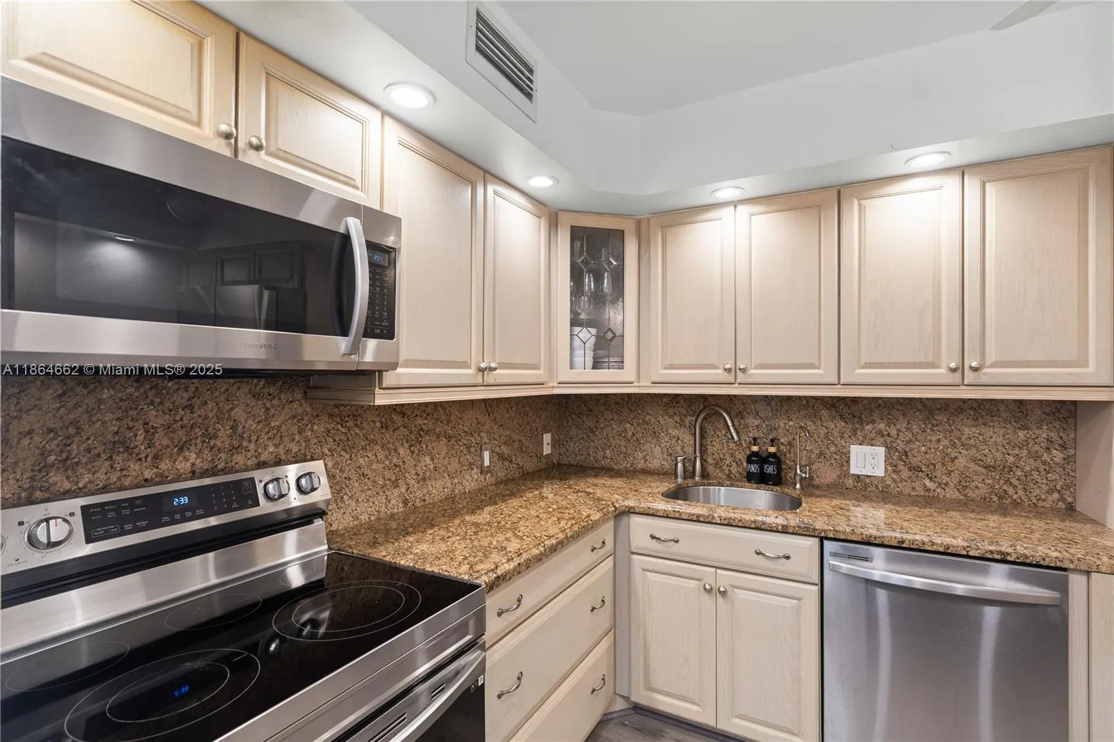 20301 W Country Club Dr, #829