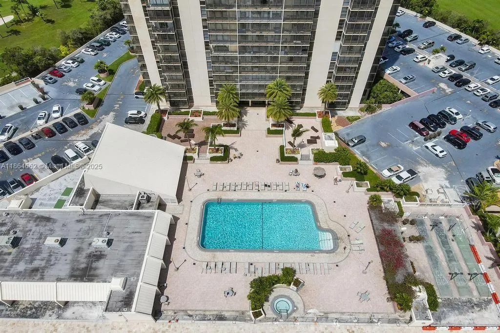 20301 W Country Club Dr, #829