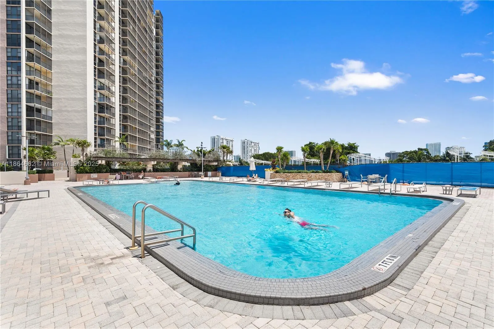 20301 W Country Club Dr, #829