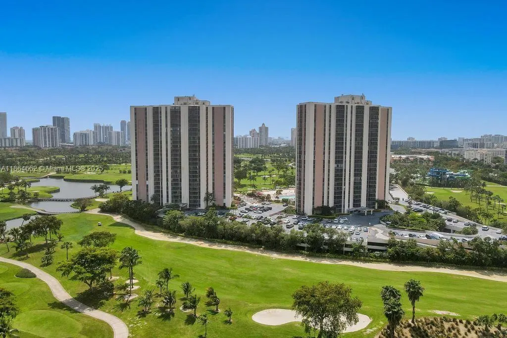 20301 W Country Club Dr, #829
